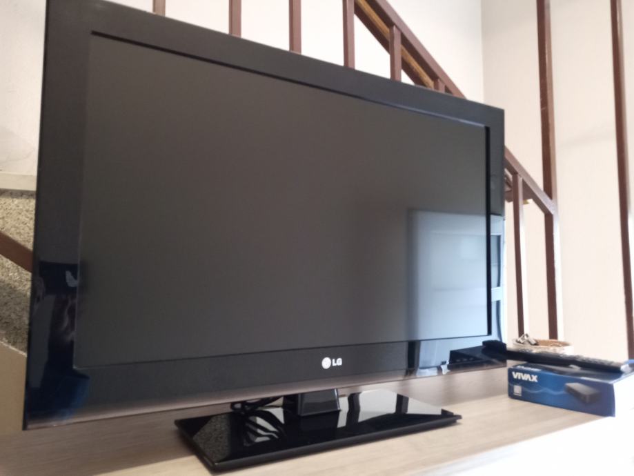 32" (81cm) Full HD LCD TV