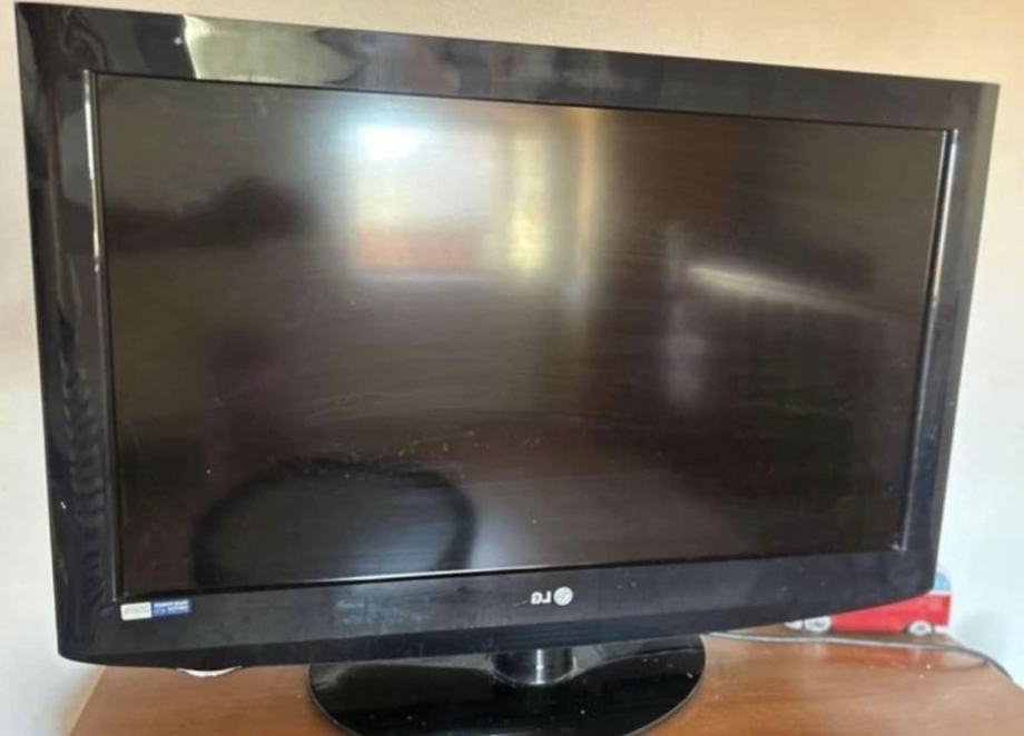 Prodajem TV LG