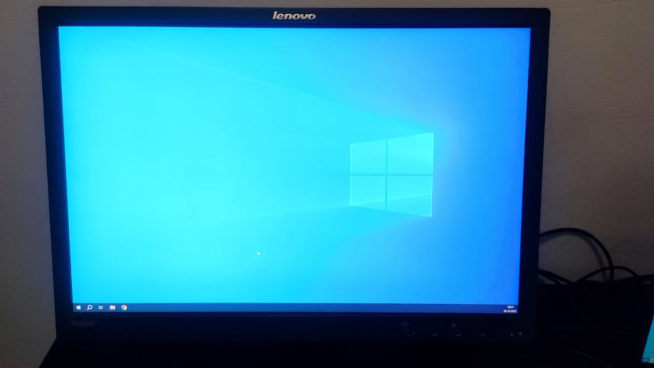 Lenovo ThinkVision L220x Widescreen LCD monitor 22"