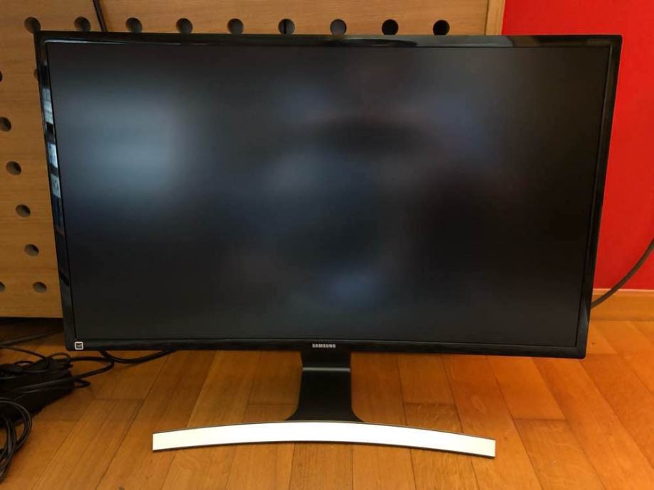 Samsung 27” HD LED monitor curved