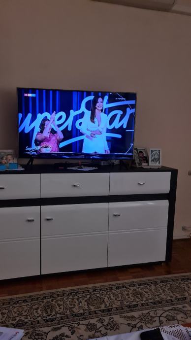 prodajem smart TV samsung 108 cm.