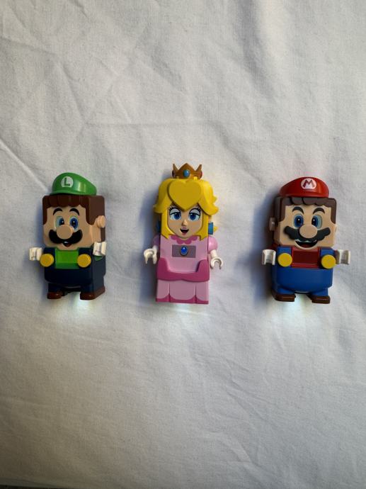 Lego Super Mario interaktivne figure