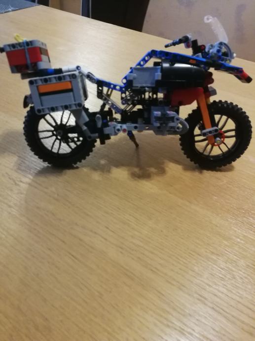 Lego Technic - BMW R 1200 GS Adventure (42063)