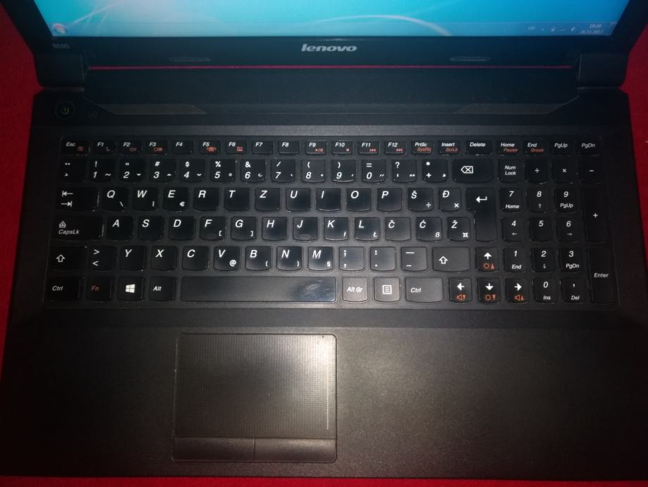 Lenovo b590 петли не держат