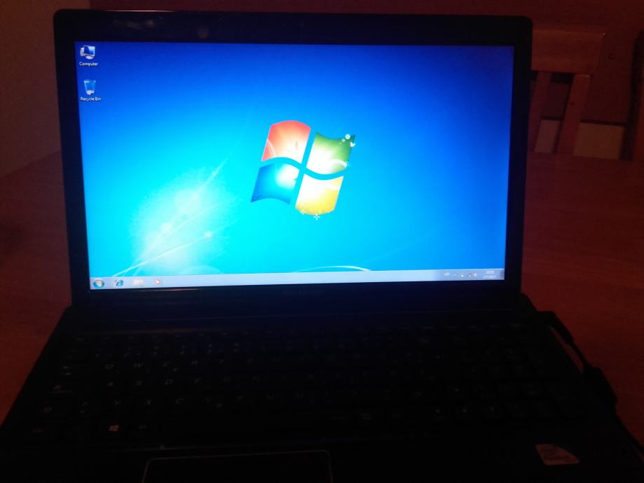 Lenovo g 580  Intel  2.2 Ghz Dual core, 4gb ddr 3, 1 tb hdd