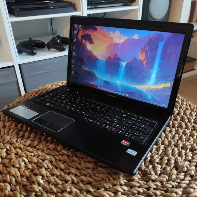 Lenovo G570 15.6" - Core i3/8GB/1TB/Radeon/Windows 11