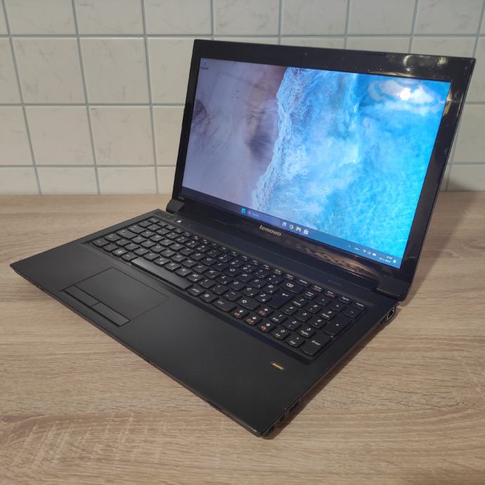 Lenovo V570c (HuronRiver) - Intel/8GB/SSD/HD Graphics/Windows 11