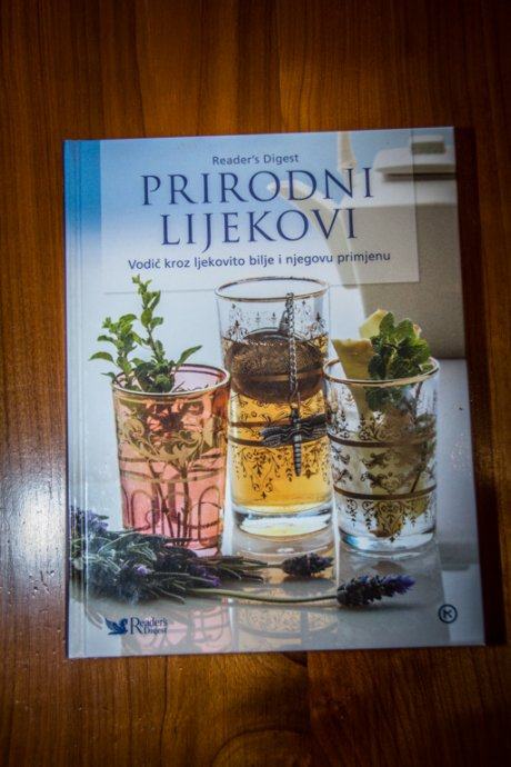 Knjiga Prirodni lijekovi-vodič kroz ljekovito bilje i njegovu primjenu