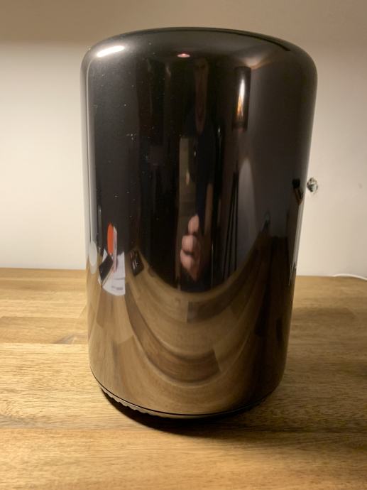 Mac Pro (Late 2013) - Quad Core 3.7GHz, 512GB SSD, 32GB RAM