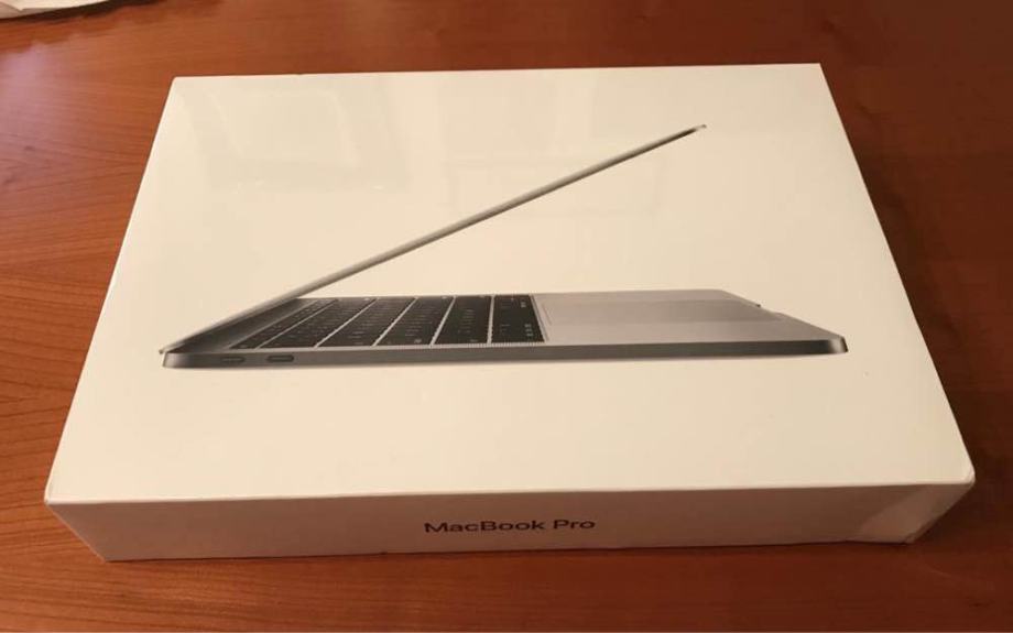 MacBook Pro 13 Space grey 128 GB (najnoviji model) u celofanu