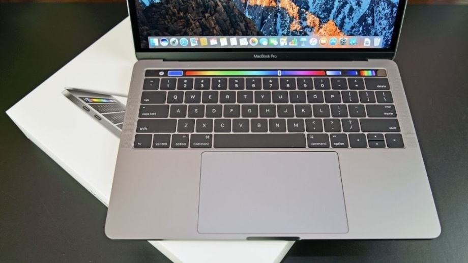 Macbook pro 13” touch bar