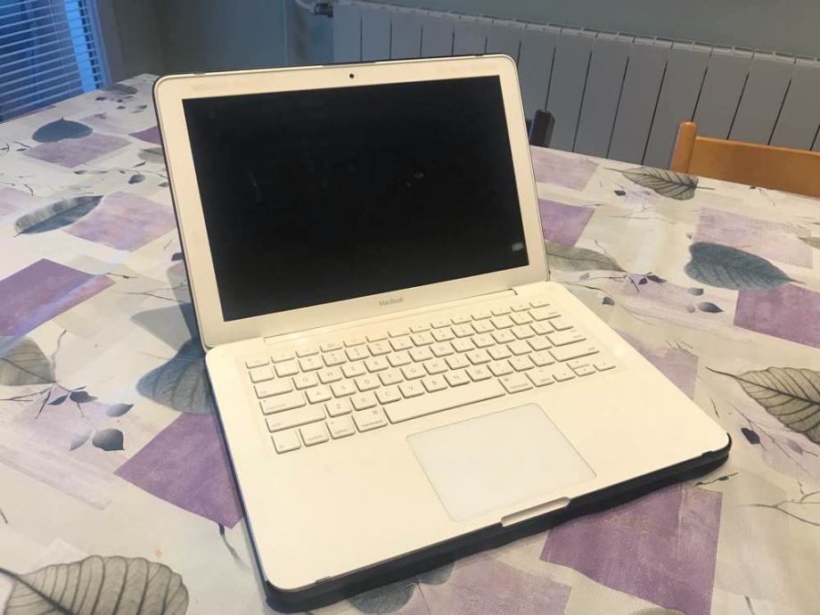 Apple MacBook White unibody 8Gb RAM