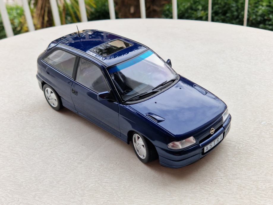 1:18 Opel Astra GSi (Norev)