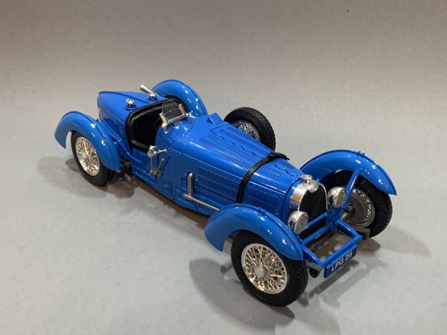 autic model Type Bburago Bugatti Italy 1934. diecast 59 iz 1:18