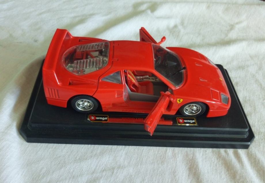 Burago Ferrari F40 (1987) skala 1:18