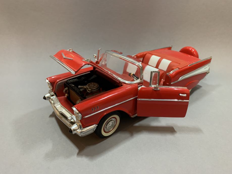 Chevrolet BEL AIR iz 1957. Road Legends 1:18 vintage autic model