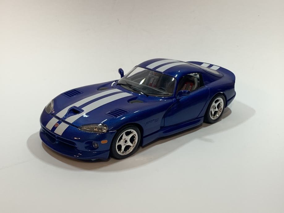 Dodge Viper GTS Coupe 1:18 Burago Italy autic model maketa diecast