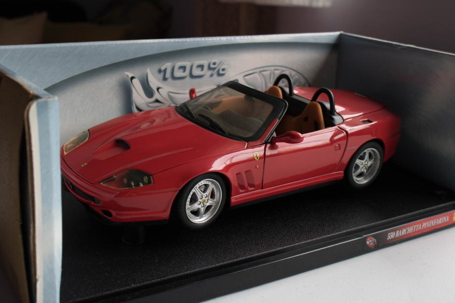 Ferrari 550 Barchetta Pininfarina - Hot Wheels 1:18