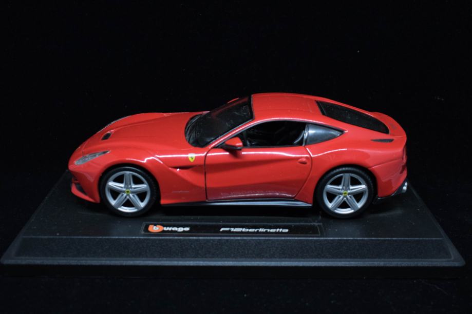 Ferrari F12 Berlinetta - Bburago 1:24