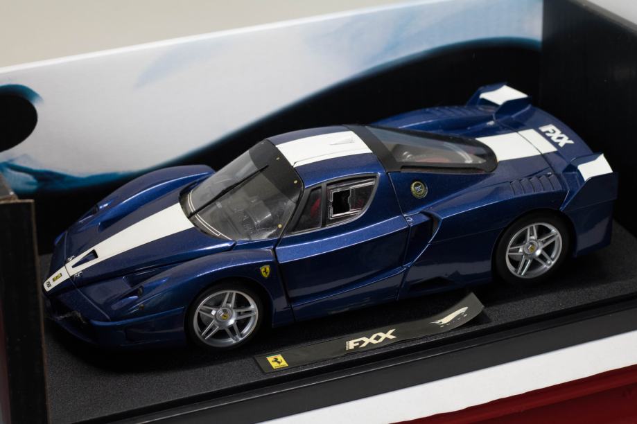 Ferrari FXX - 1:18 Elite Hot Wheels