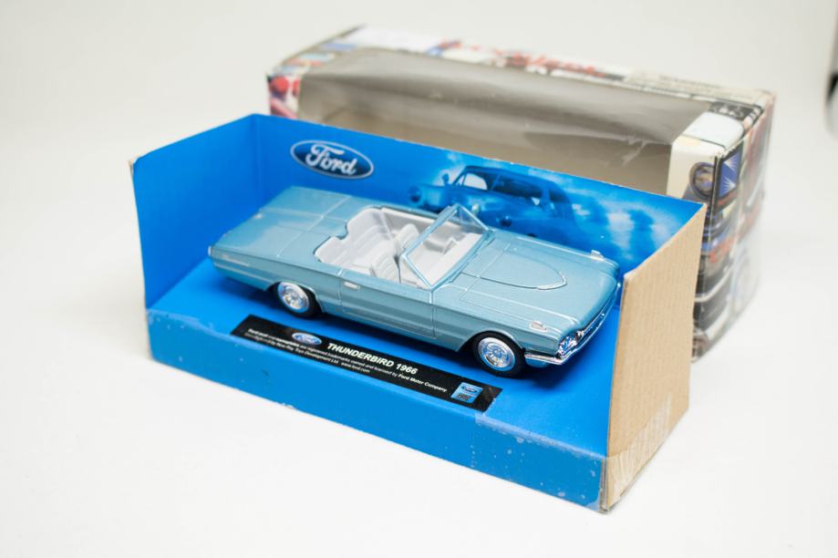 Ford Thunderbird - 1:43