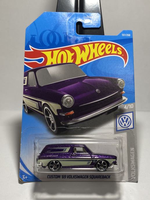 Hot Wheels '69 Volkswagen Squareback Custom  2017 4/10...A8