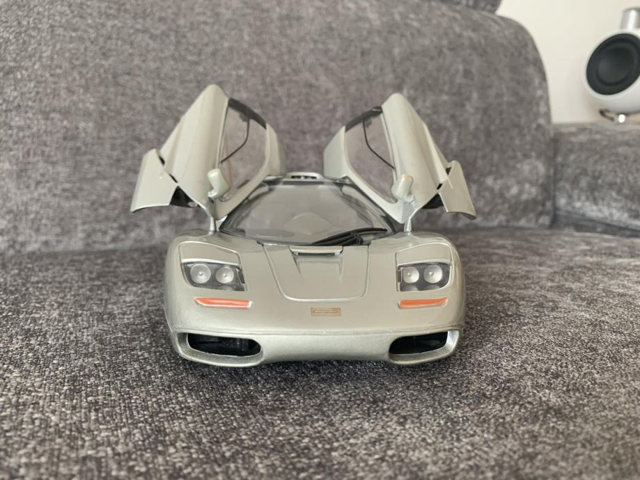 McLaren F1 iz 1993. Maisto 1:18 model autic diecast maketa