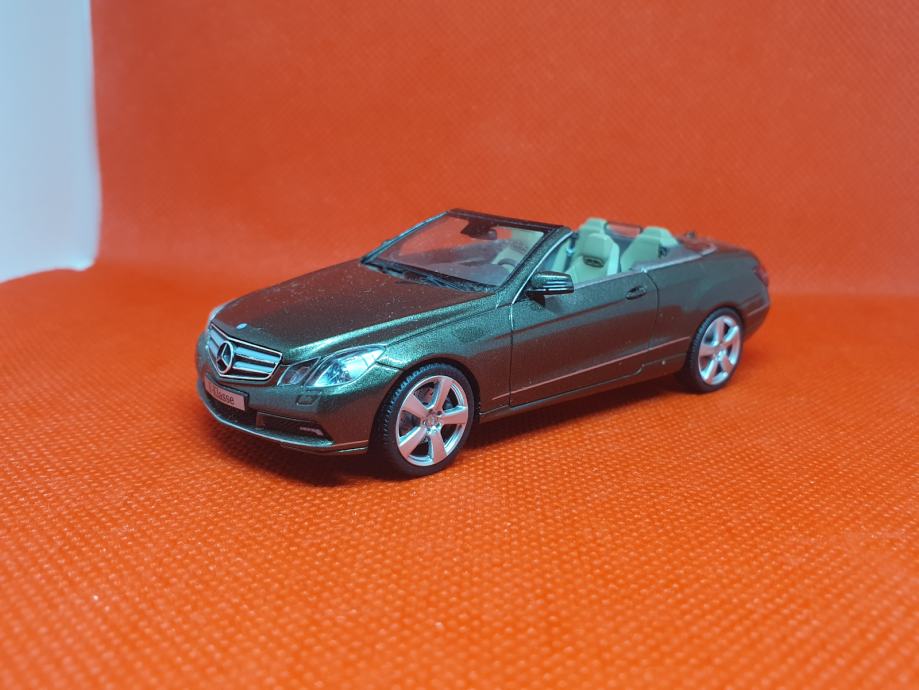 mercedes e klasse 1/43 schuco