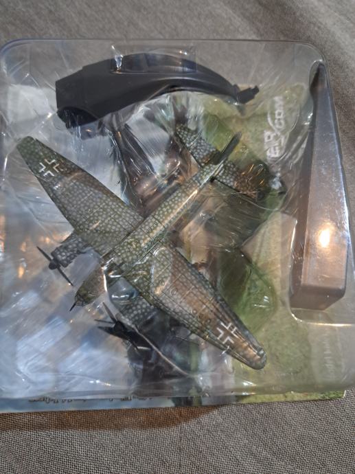 Metalni gotovi model maketa avion Junkers Ju 88 Diecast Deagost 1/144