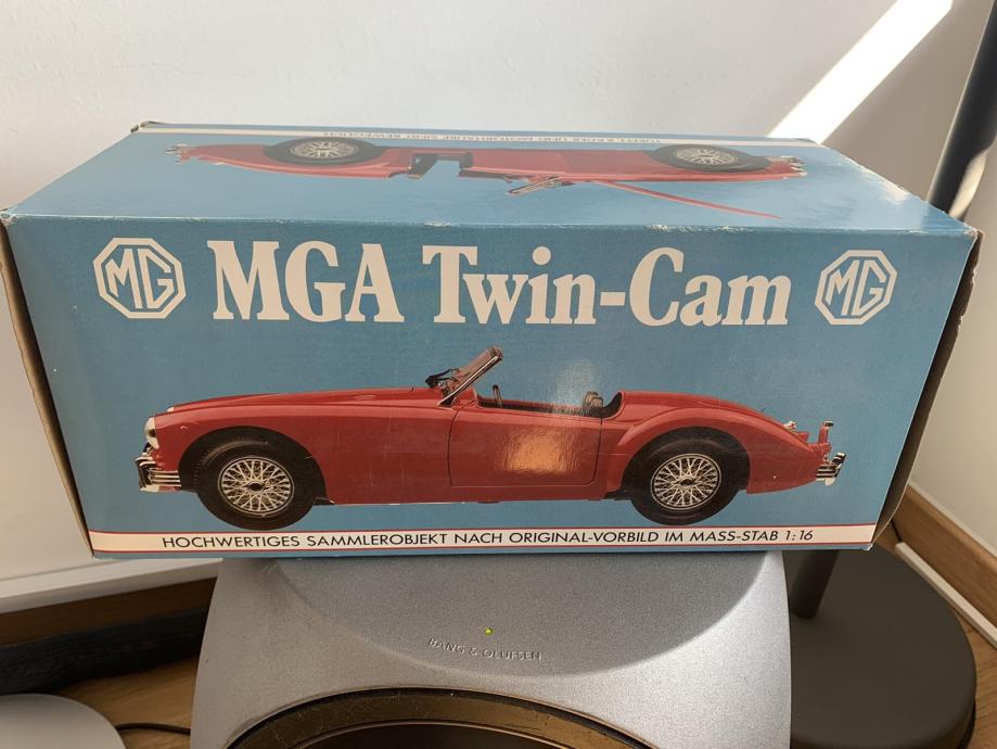 MG MGA Twin-Cam 1:16 Polistil Tonka Italy autic diecast model maketa