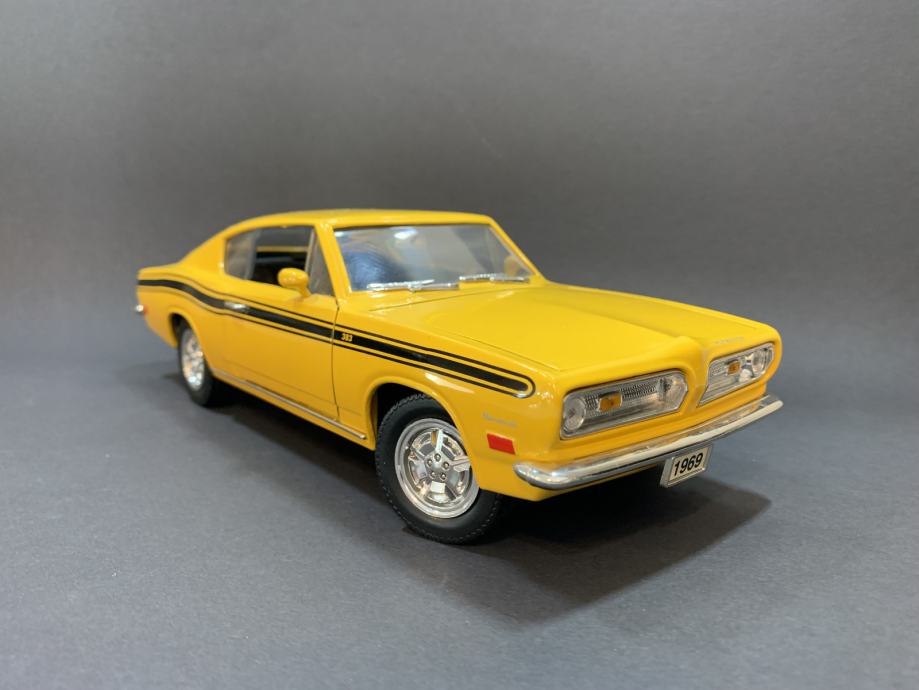 PLYMOUTH Barracuda iz 1969. Yat Ming Road Legends 1:18 Vintage model