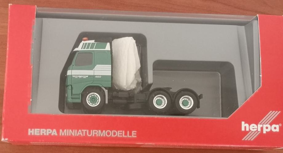 Prodajem Herpa model Volvo FH2 13L 6x4 tegljača u mjerilu 1:87