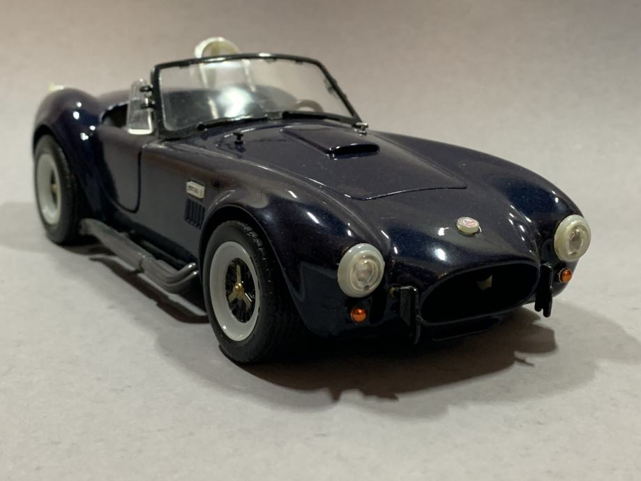 Shelby Cobra 427 S/C, Road Tough 1:18 autic model maketa diecast