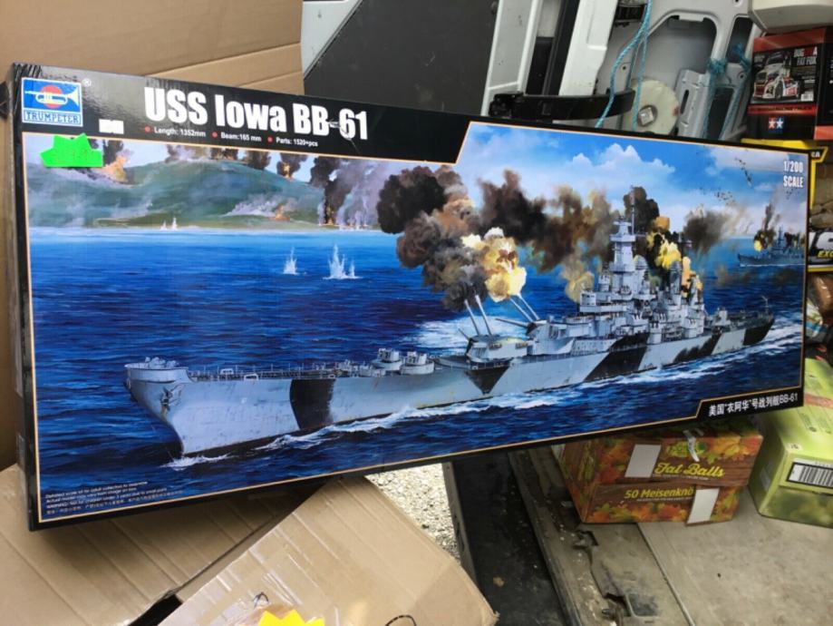 Trumpeter 1/200 USS Iowa BB-61