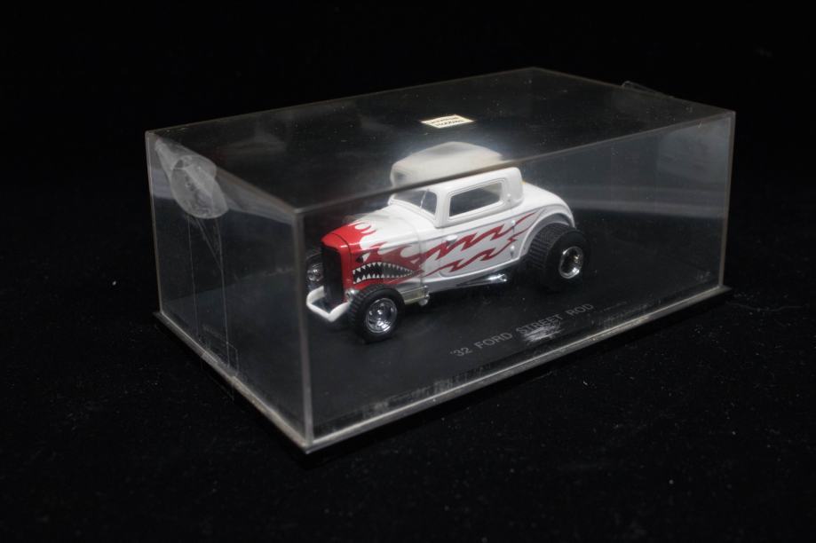 Universal Hobbies 1:43 - '32 Ford Street Rod