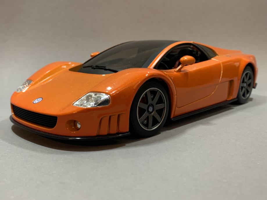 VW NARDO W12, Road Signature 1:18 autic model