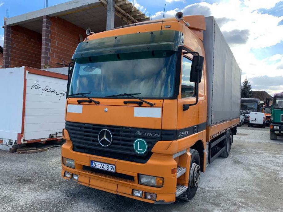 Mercedes Actros 2543 6x2 Sanduk sa ceradom, 2001 god.