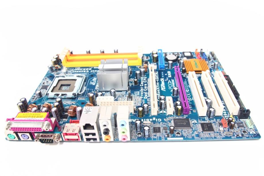 Asrock ConroeXFire-eSATA2 + pentium D + cooler