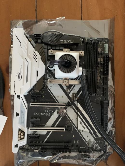 asrock Z270 extereme 4, i5 7600K, deepcool aio hladnjak