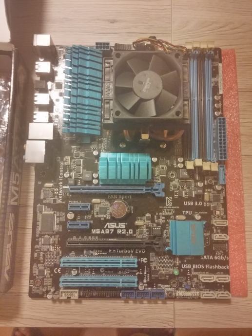 Asus M5A97 r2.0 i phenom X4 955BE