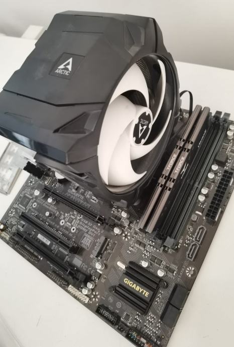 GIGABYTE AM4 MATICNA + RYZEN 9 3900 + 32GB DDR4 + 128GB SSD