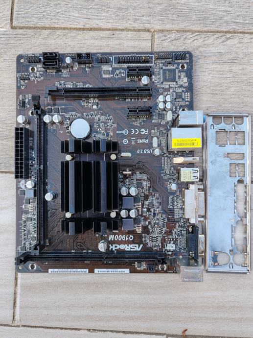 Matićna ASRock Q1900M s Quad J1900 hdmi