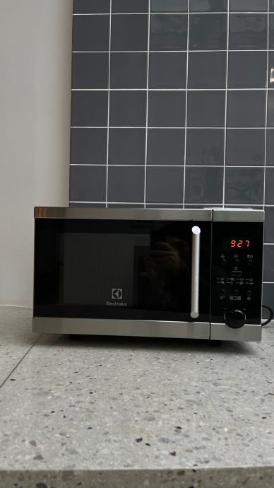 Nova Mikrovalna Pećnica S Grill Funkcijom, Electrolux EMS20300OX