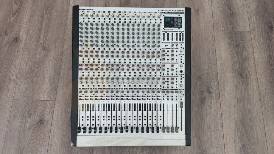 Behringer Eurorack MX 3242X mikseta 32 kanala  (36rata, bespl.dostava)