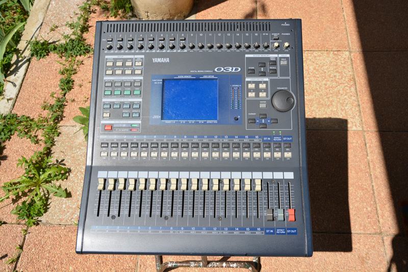 Digitalni Mixer Yamaha 03D