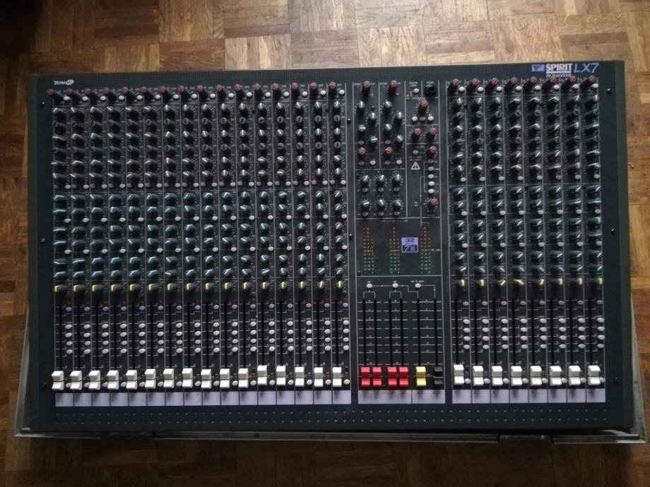 Mixer Soundcraft LX7 24-4-6