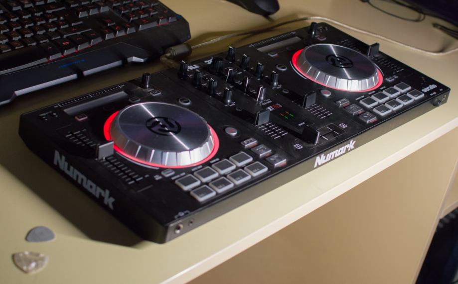 Numark Mixtrack Pro 3