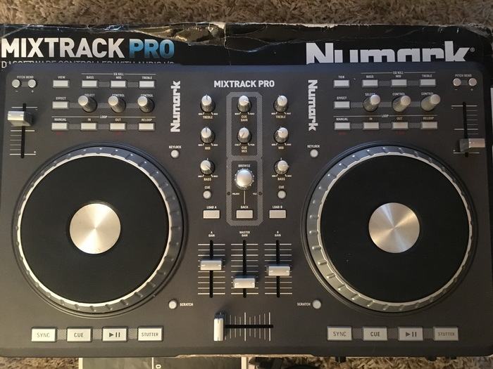 NUMARK MIXTRACK PRO DJ KONTROLER