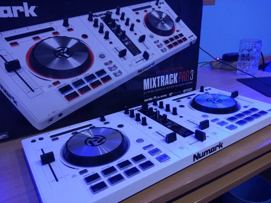 Numark Mixtrack Pro lll Special Edition