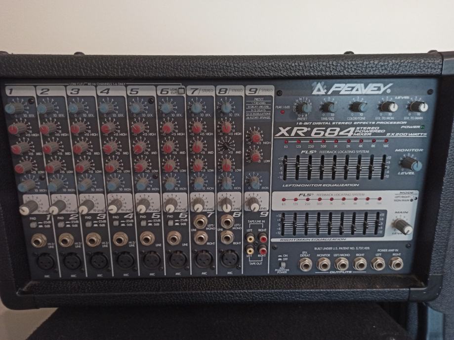 PEAVEY XR 684, Stereo powered mixer